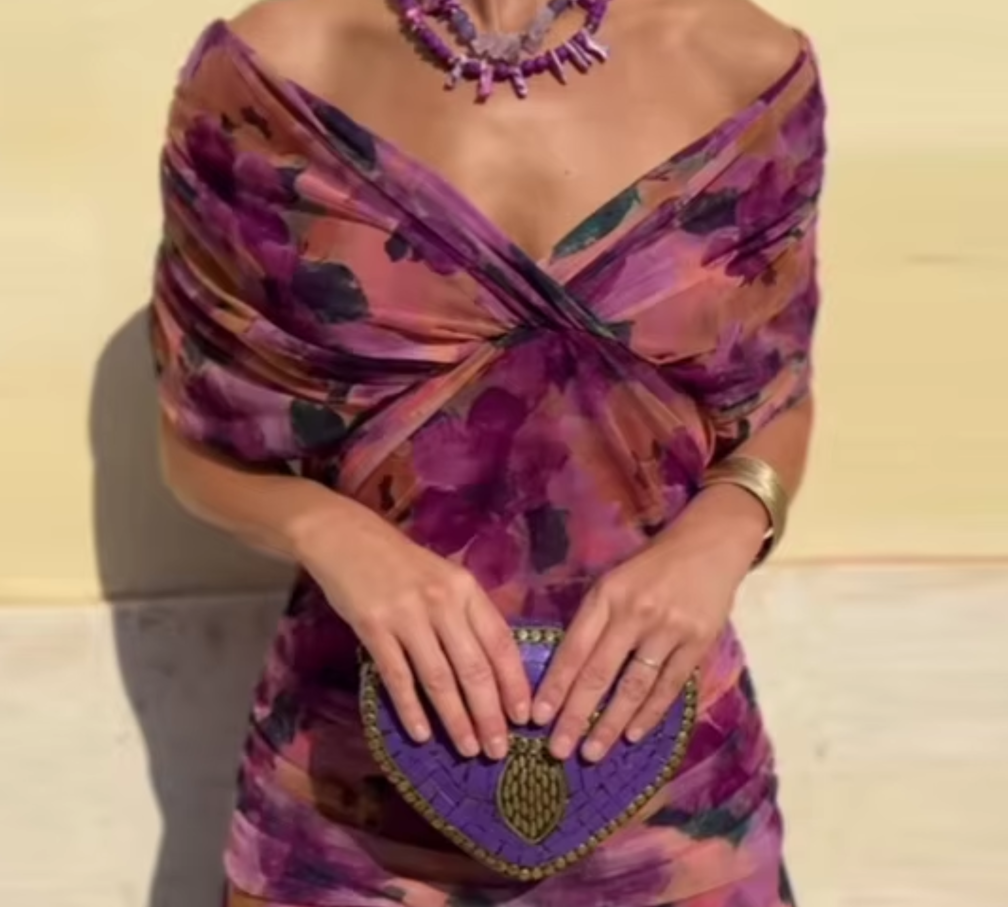 Luisa | Elegáns hosszú estélyi ruha V kivágással